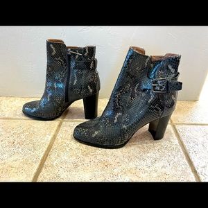 Donald J Pliner boots
